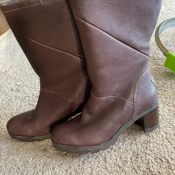 Never Worn Rare Leather UGG Dress Winter Boots Sz 8 - Picture 1 of 7